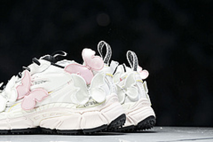 Off-White c/o Virgil Abloh