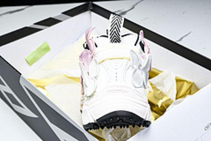 Off-White c/o Virgil Abloh