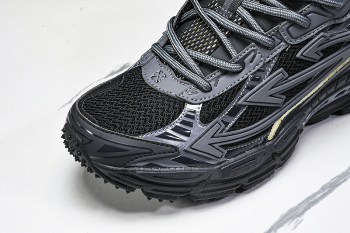 Off-White c/o Virgil Abloh