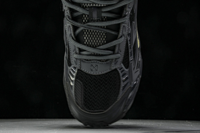 Off-White c/o Virgil Abloh