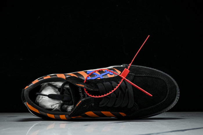 Off-White c/o Virgil Abloh