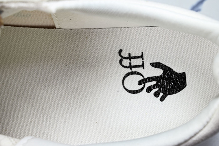 Off-White c/o Virgil Abloh