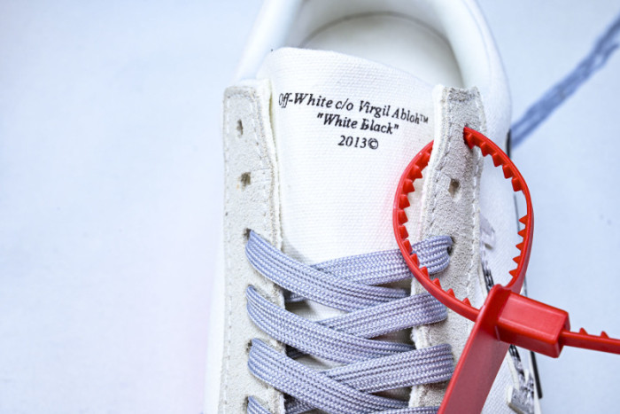 Off-White c/o Virgil Abloh