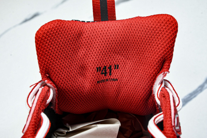 Off-White c/o Virgil Abloh