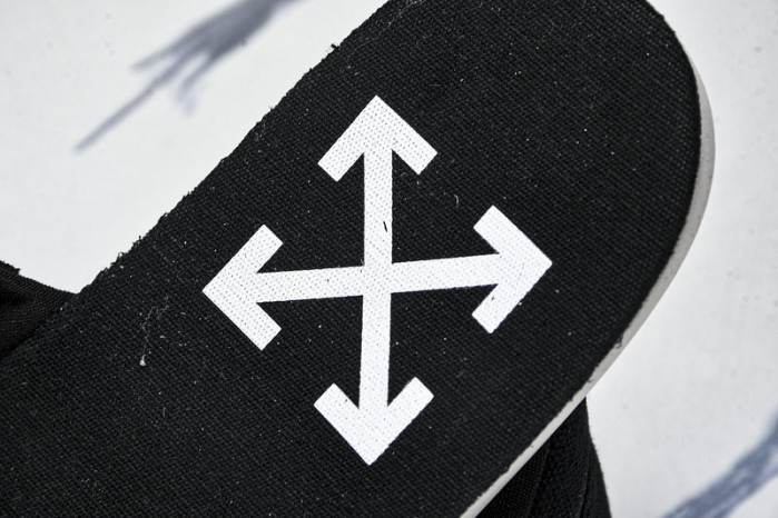 Off-White c/o Virgil Abloh