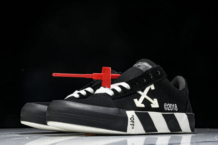 Off-White c/o Virgil Abloh