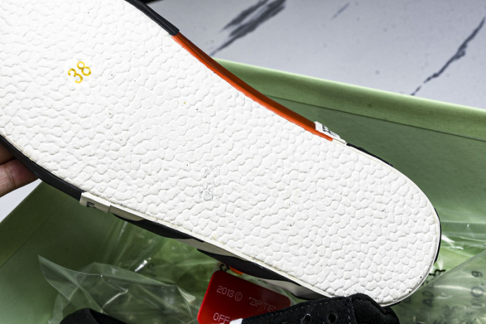 Off-White c/o Virgil Abloh