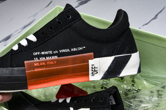 Off-White c/o Virgil Abloh
