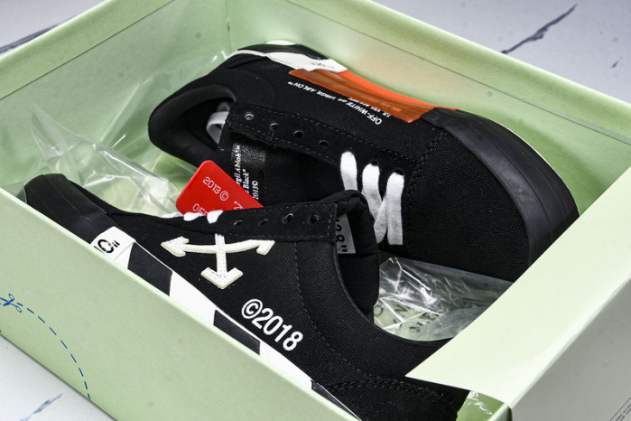 Off-White c/o Virgil Abloh
