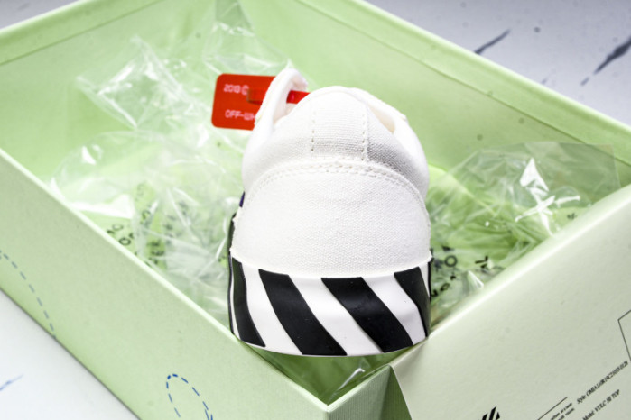 Off-White c/o Virgil Abloh