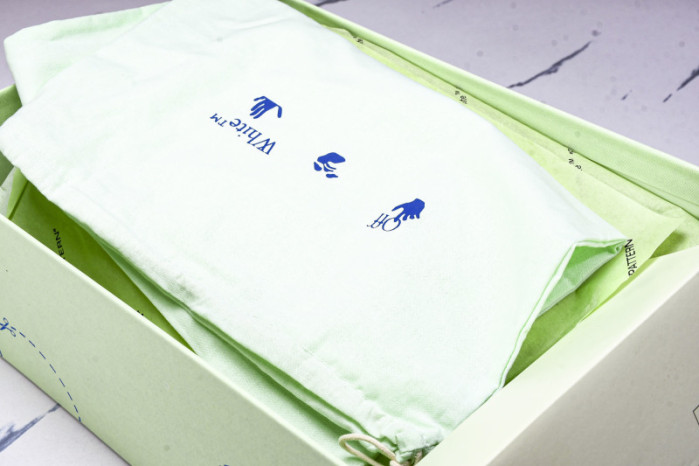 Off-White c/o Virgil Abloh