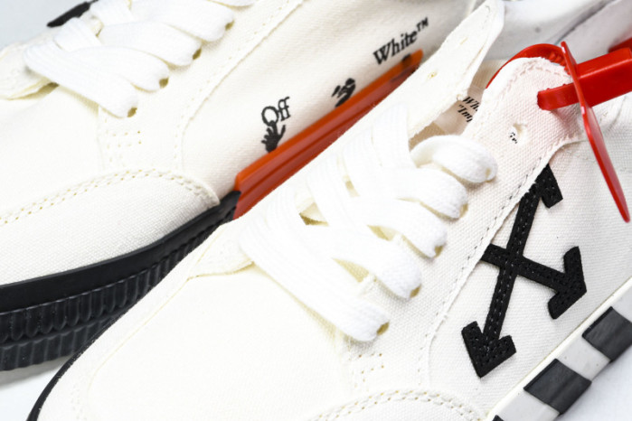 Off-White c/o Virgil Abloh