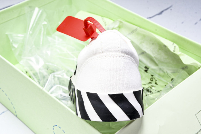 Off-White c/o Virgil Abloh