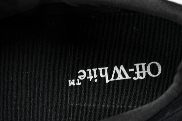 Off-White c/o Virgil Abloh