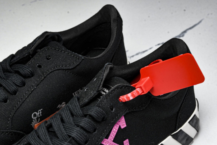 Off-White c/o Virgil Abloh