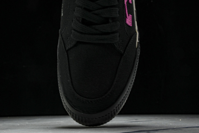 Off-White c/o Virgil Abloh