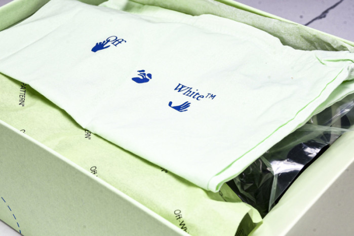 Off-White c/o Virgil Abloh