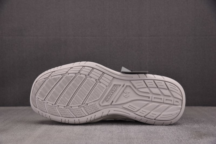 Ba*len*cia*ga Hamptons Worn-Out