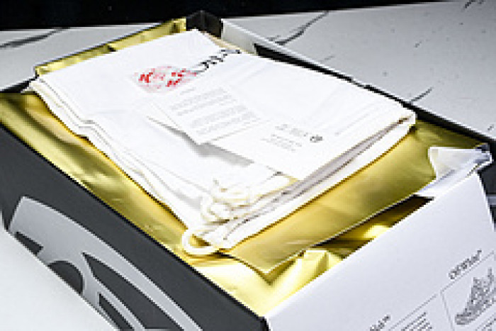 Off-White c/o Virgil Abloh