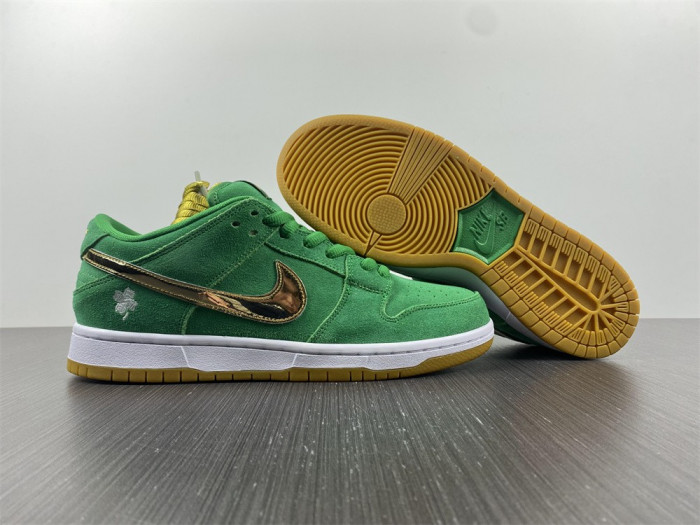 nike sb dunk low pro st. patrick